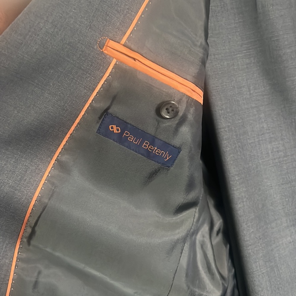 Gray suit - Picture 3 of 6